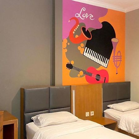 Votel Viure Hotel Jogjakarta Maguwo Екстер'єр фото