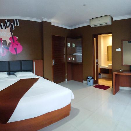 Votel Viure Hotel Jogjakarta Maguwo Екстер'єр фото