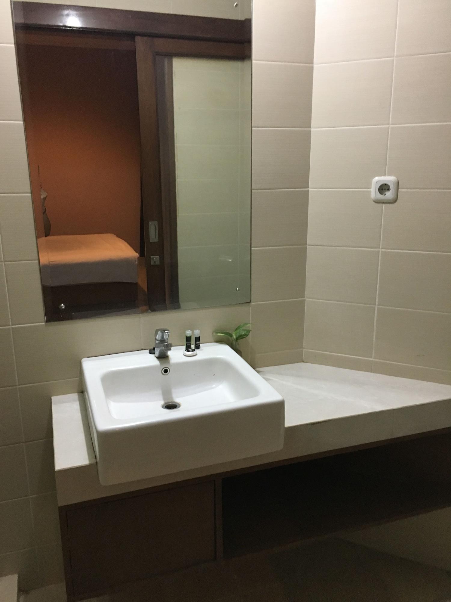 Votel Viure Hotel Jogjakarta Maguwo Екстер'єр фото