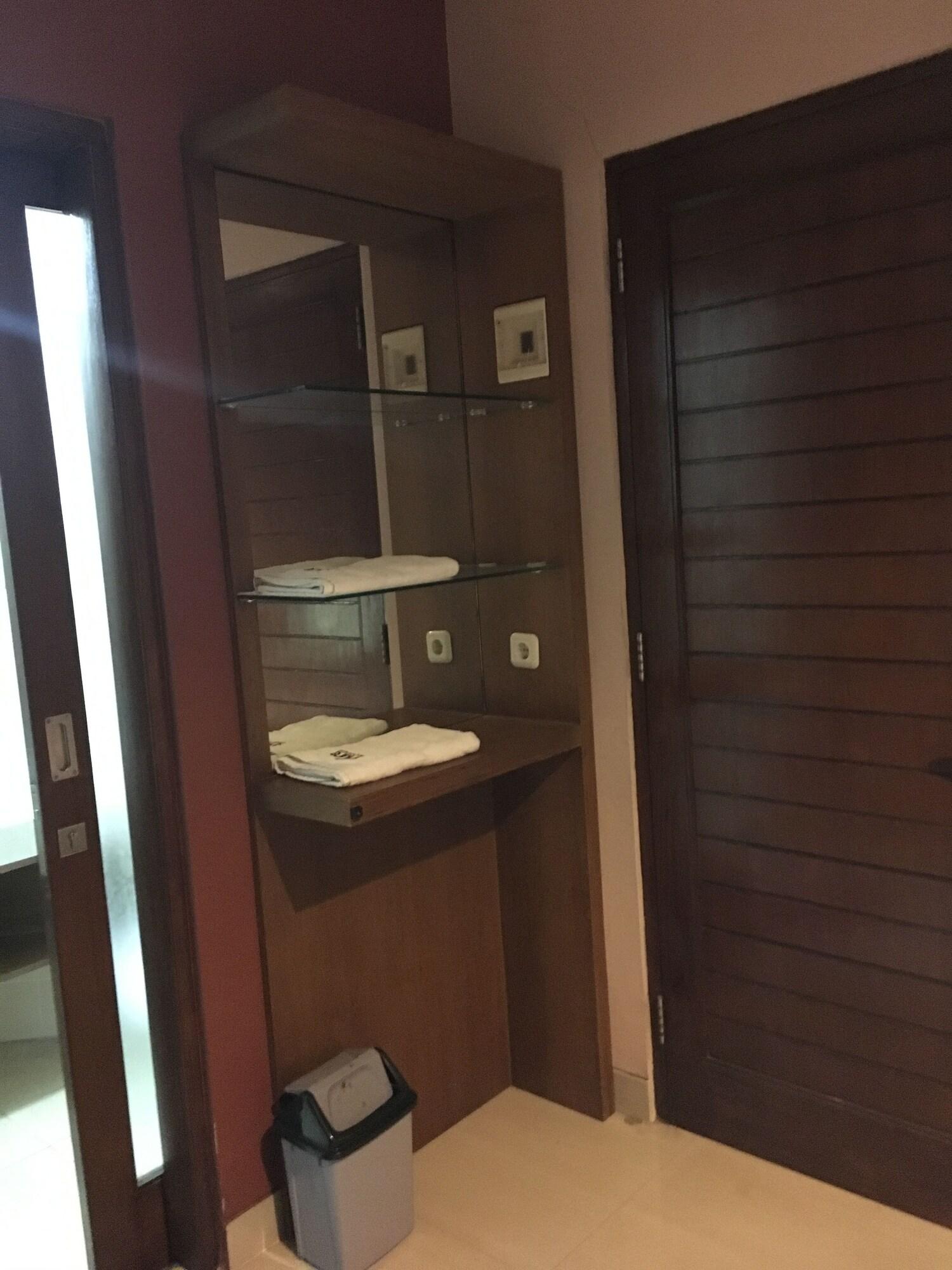 Votel Viure Hotel Jogjakarta Maguwo Екстер'єр фото