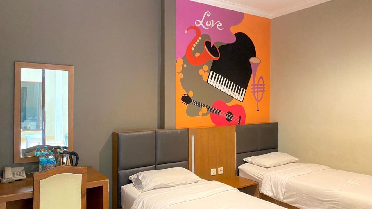 Votel Viure Hotel Jogjakarta Maguwo Екстер'єр фото