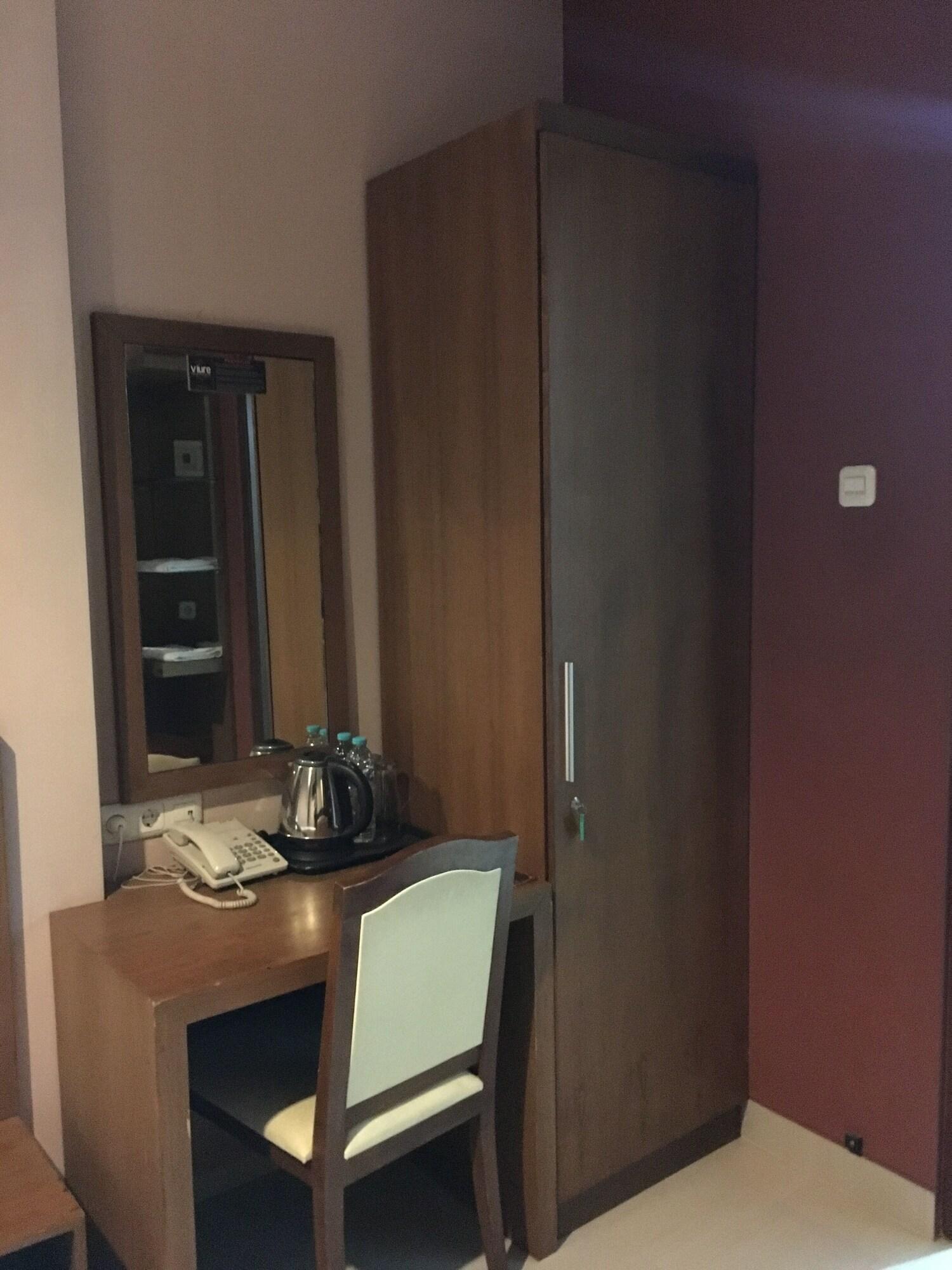 Votel Viure Hotel Jogjakarta Maguwo Екстер'єр фото