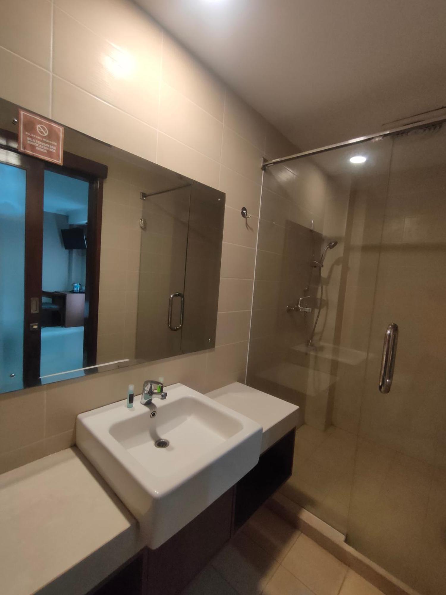 Votel Viure Hotel Jogjakarta Maguwo Екстер'єр фото