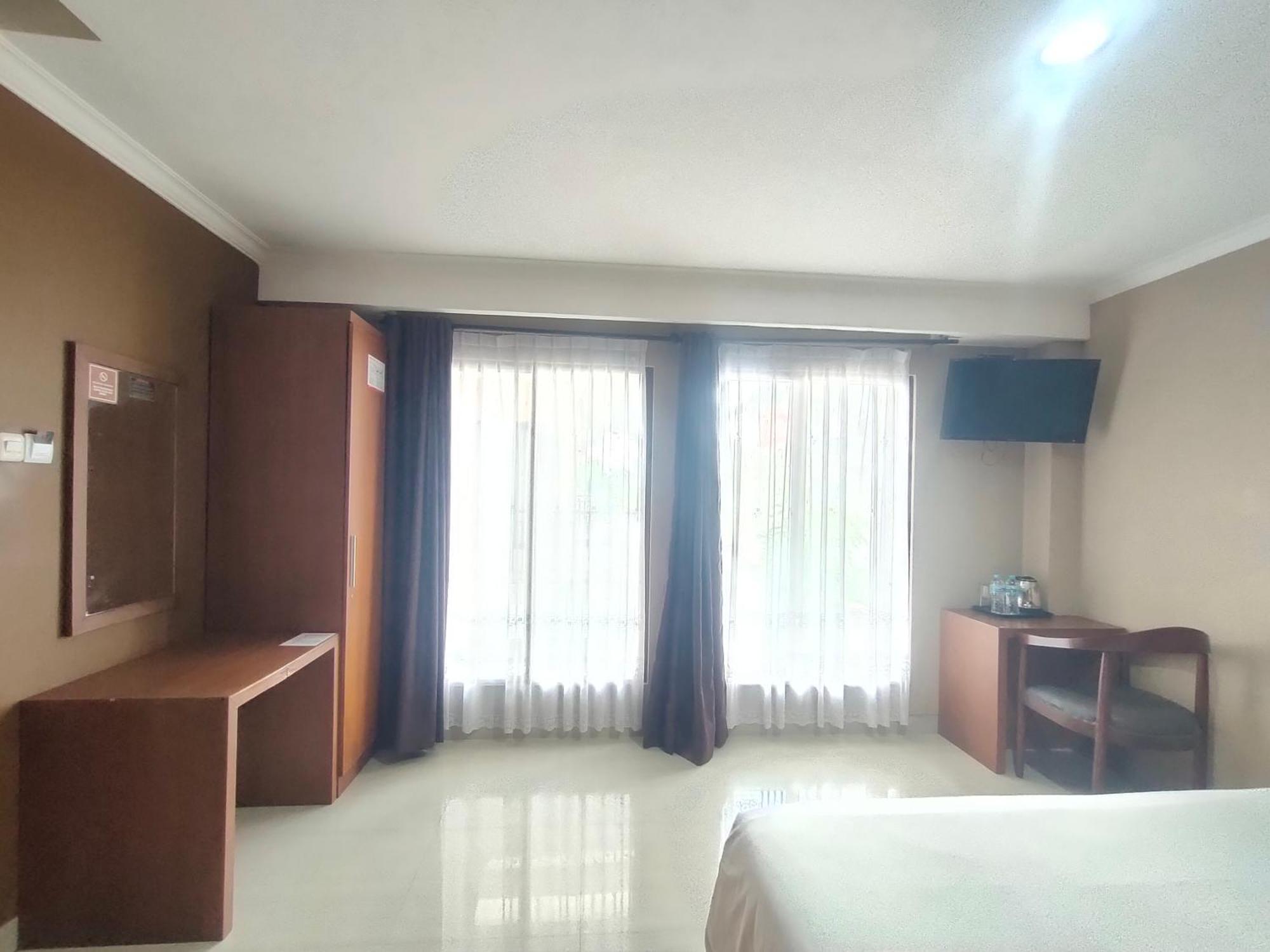 Votel Viure Hotel Jogjakarta Maguwo Екстер'єр фото