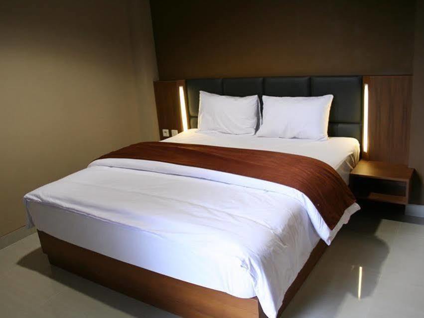 Votel Viure Hotel Jogjakarta Maguwo Екстер'єр фото